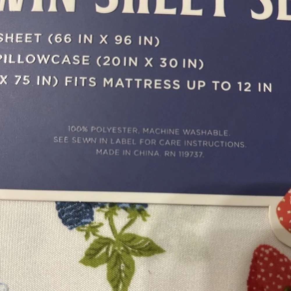 ENVOGUE STRAWBERRIES BLUEBERRIES BERRIES 3 Piece Twin Sheet Set NEW